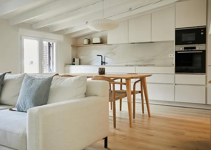 Balmoral By Basque Homes * 산세바스티안