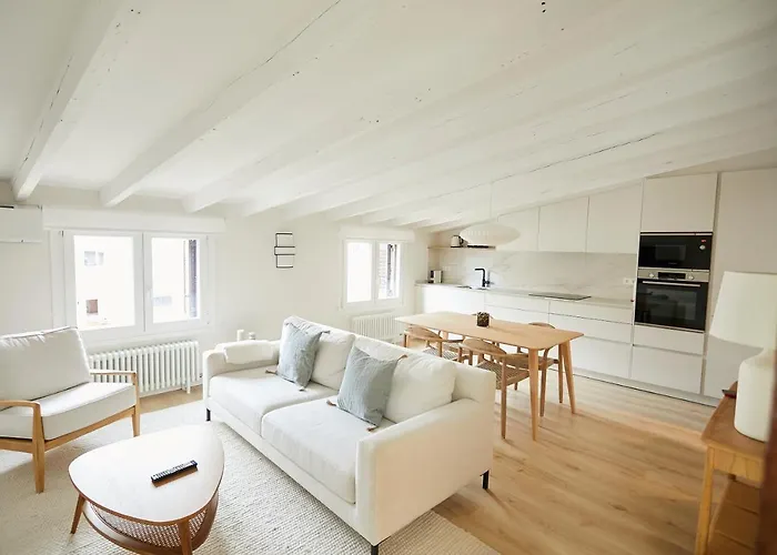 Balmoral By Basque Homes 아파트 *